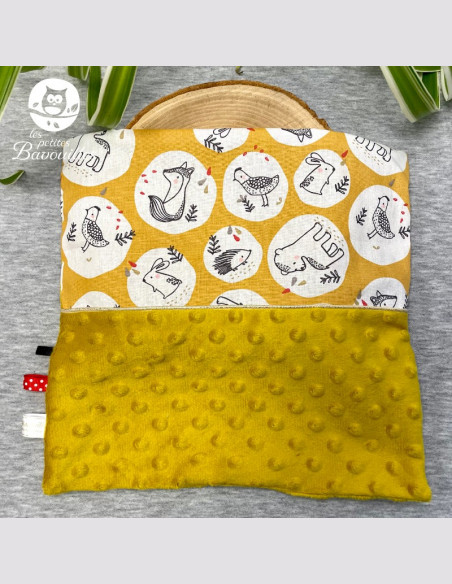 Doudou bébé carré plat tout doux fait main avec étiquette animaux jaune