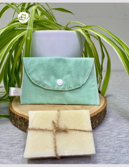 Range savon vert d'eau