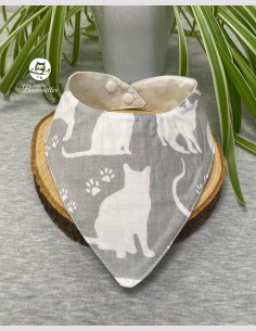 Bavoir bandana imperméable chat gris
